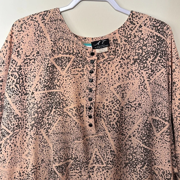 Vintage A. T. Ample Togs M'Lady Of California High/Low Top/Tunic Size 44/24 W - Picture 2 of 9